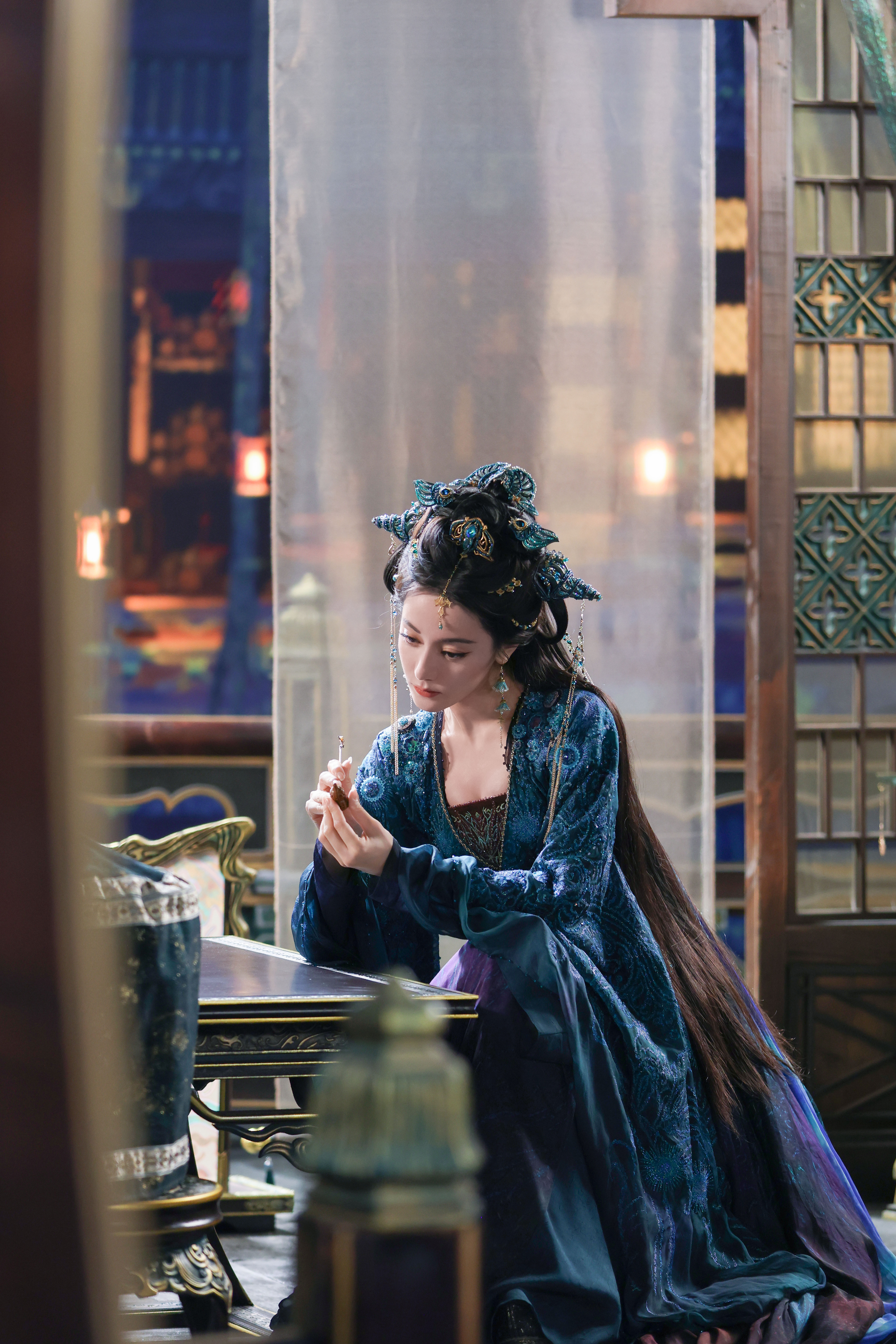 迪丽热巴⚔️贺思慕的五感体验卡 归墟之境，校武之争。贺思慕一身红衣身影立于众灵之