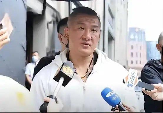 馆长再批黄智贤：你在大陆讲统一讲给鬼听啊​针对青鸟嘲讽馆长“这么喜欢大陆，为