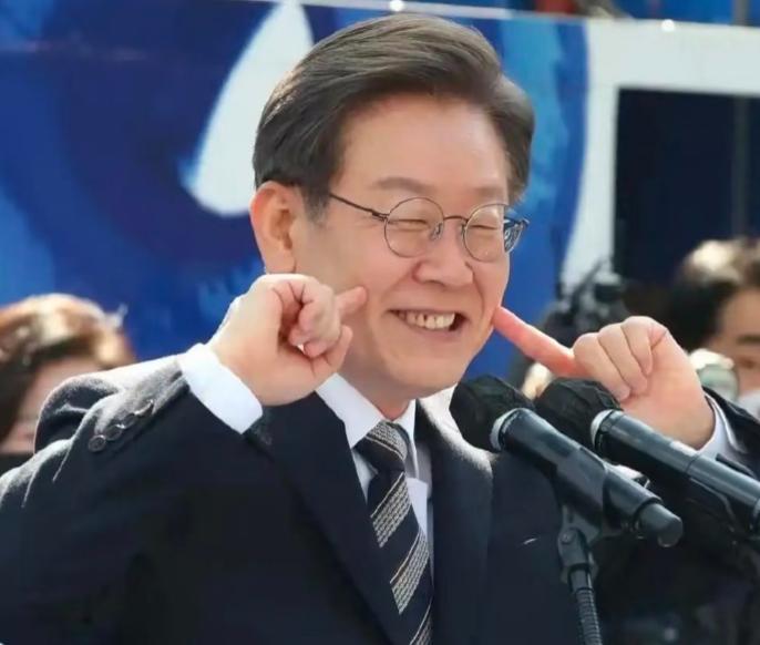 韩国共同民主党获得大胜！当地时间6月3日，韩国执政党共同民主党用一场压倒性