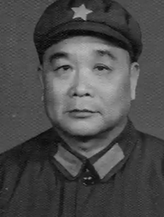 1950年，恩施分区司令员王定烈乘车去剿匪，途中得知参谋在出发前打了电话，感觉不