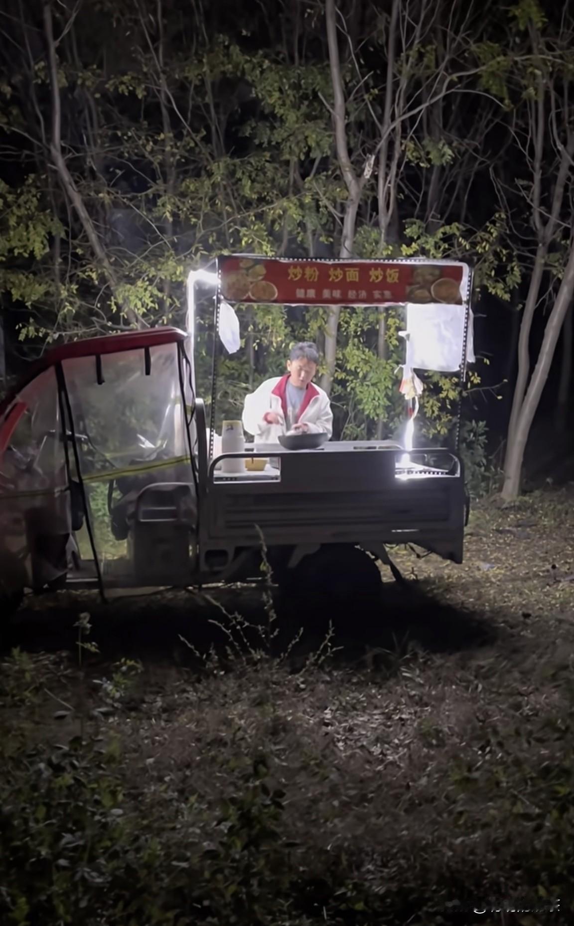 失业了准备去摆地摊，找个没人的地方先练习练习……不丢人吧？