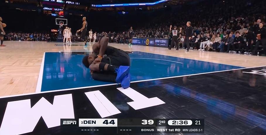 森林狼太惨了！继迪文琴佐无对抗受伤后，兰德尔和华子相继受伤……迪文大概率跟腱撕