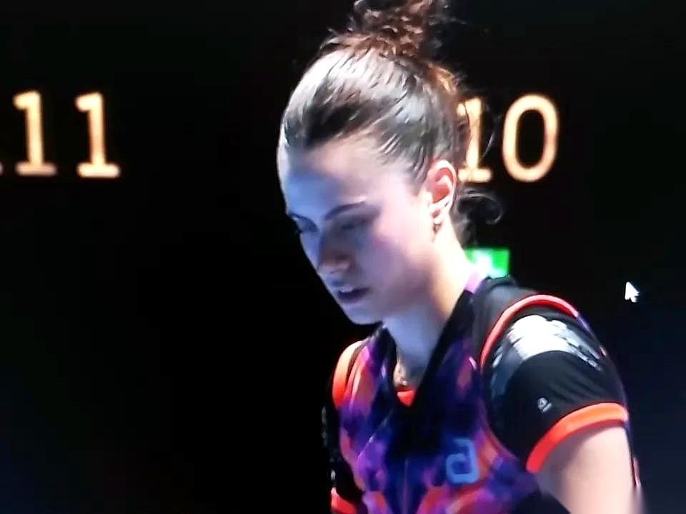 澳门世界杯这场球，真的有点东西。男朋友雨果前脚刚杀进淘汰赛，女朋友高桥后脚就站