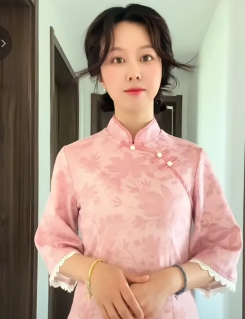 田静这回可算支棱起来了！今天这新视频压根不是带货广告，纯纯的个人秀场！您瞅瞅这反