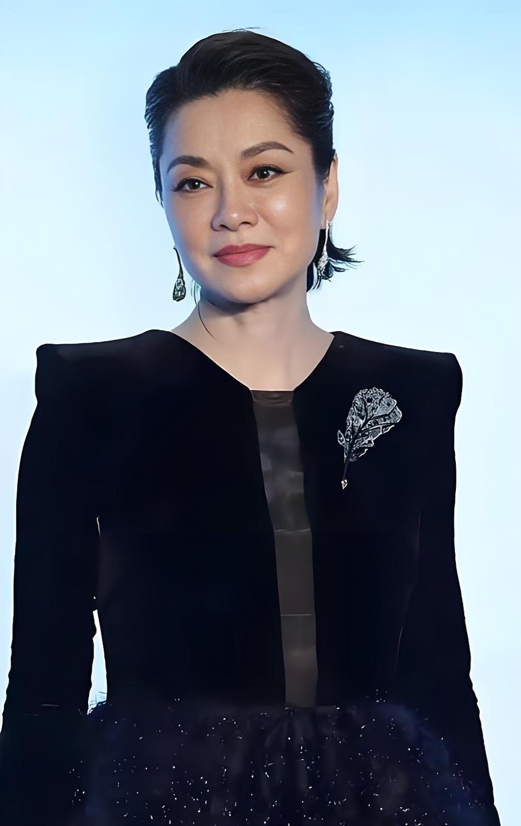 63岁毛阿敏近况曝光！女儿22岁儿子20岁，她说：种菜比当歌后踏实刷到毛阿敏