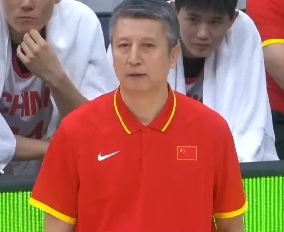 虽败犹荣，中国男篮77-84新西兰，发挥如下！1，胡金秋，内线支柱，既要护框，还