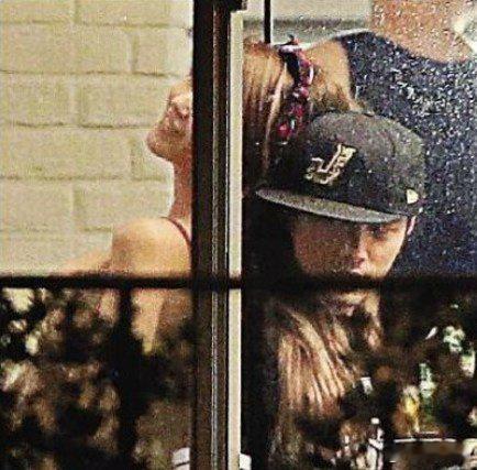 罗志祥侯佩岑谈论周杰伦田馥甄狗仔本来想拍点黑料，结果吃了一嘴狗粮