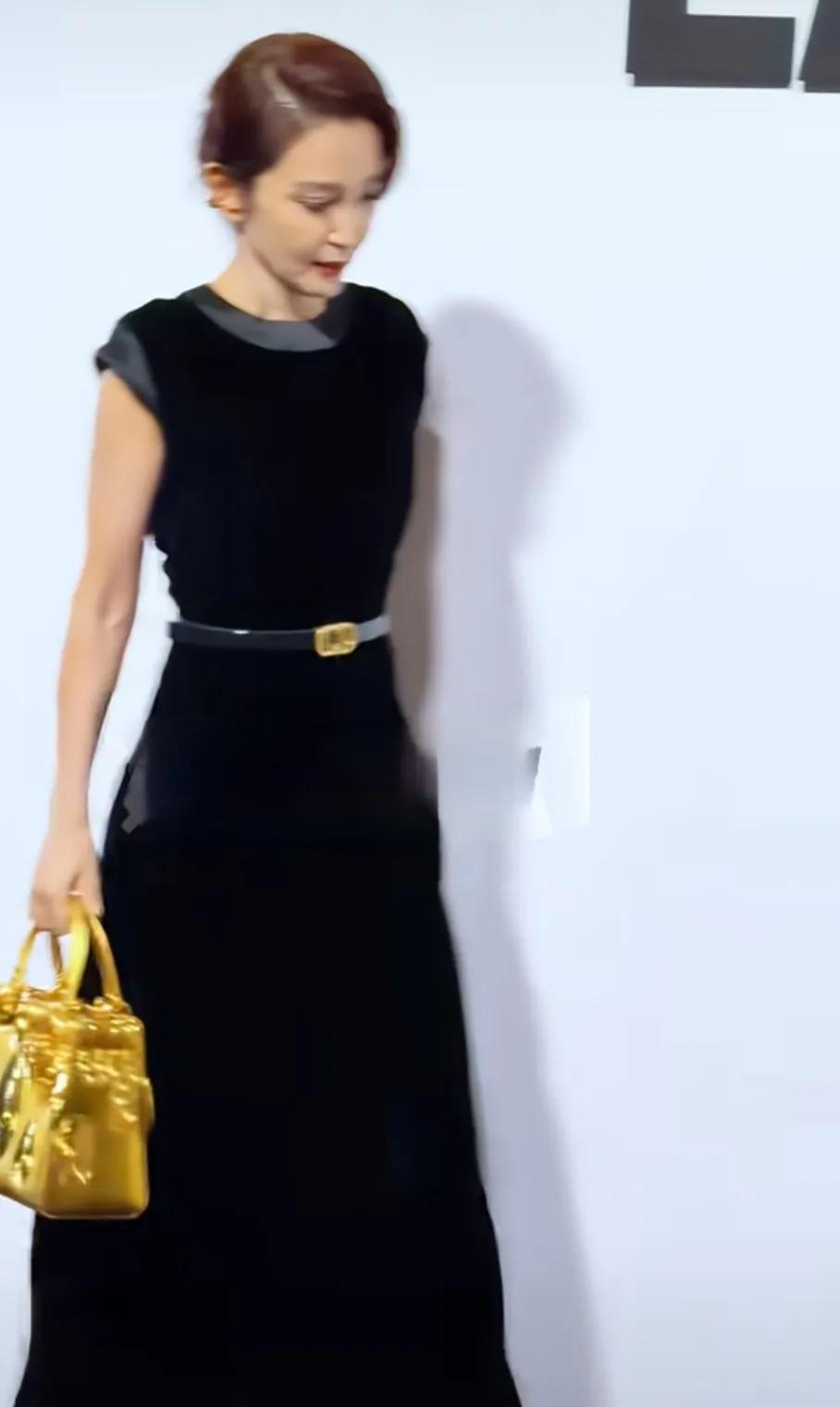 52岁的李冰冰很自然很美，没有医美，还是跟年轻时一样。这样的状态真的很好。