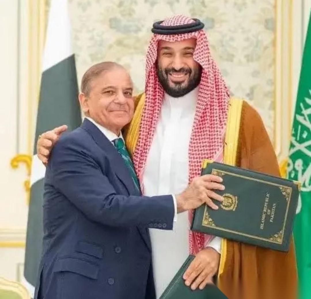 🔥炸锅！沙特惊天反杀，永久送美军走！核保护伞直逼以色列，美国70年霸权崩了？?