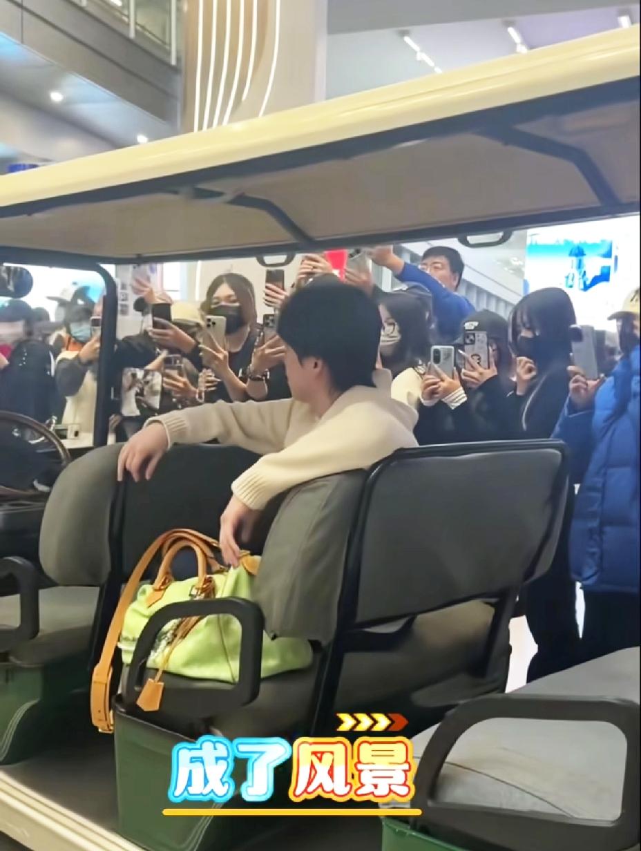 这次又把王楚钦干“崩溃”了国乒安全回国，王楚钦又被围堵，而且是步步难行。