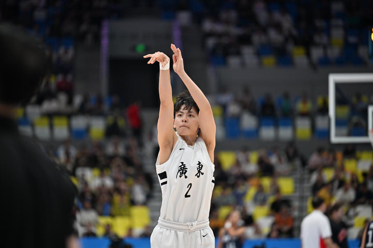 新王登基睥睨天下女篮新一姐——杨舒予！全运会女篮冠军争夺战尘埃落定，广东女篮爆