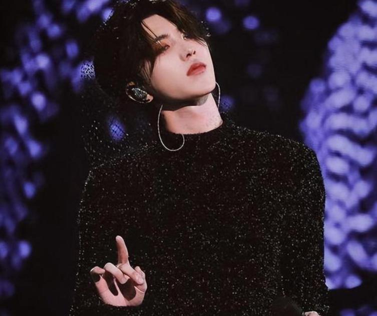 大国博弈的牌桌上，没“伪娘”的位置。清宫剧，你该停停了。再不重视，下一个日本