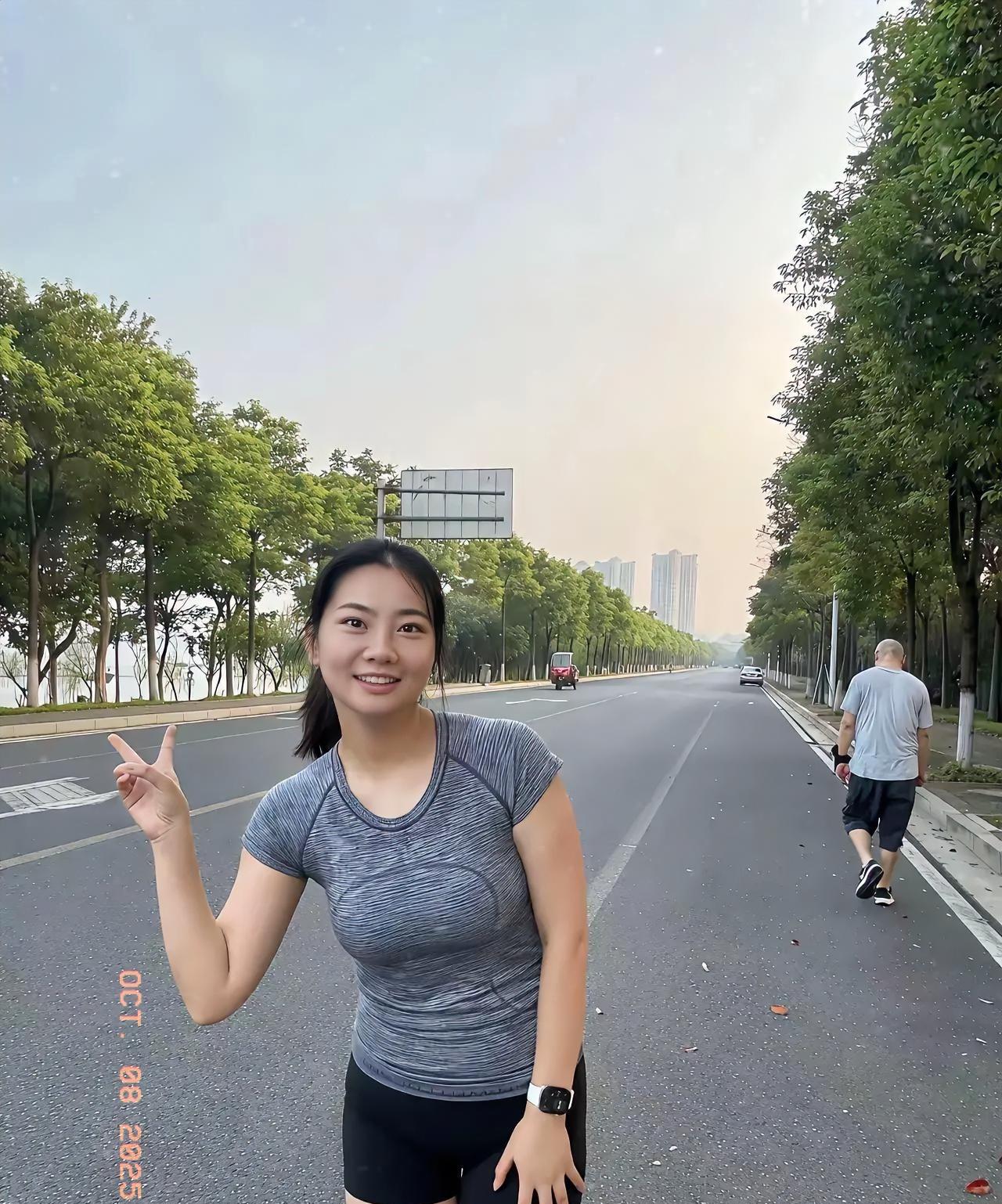 晨跑也是需要很大勇气的！天刚微微亮就得爬起来跑步，没点毅力根本坚持不下来。好多人
