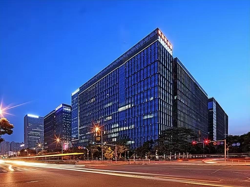 后悔死了……南山房东这下真悔到拍大腿，三万腾讯员工陆续从科兴搬去企鹅岛，片区租