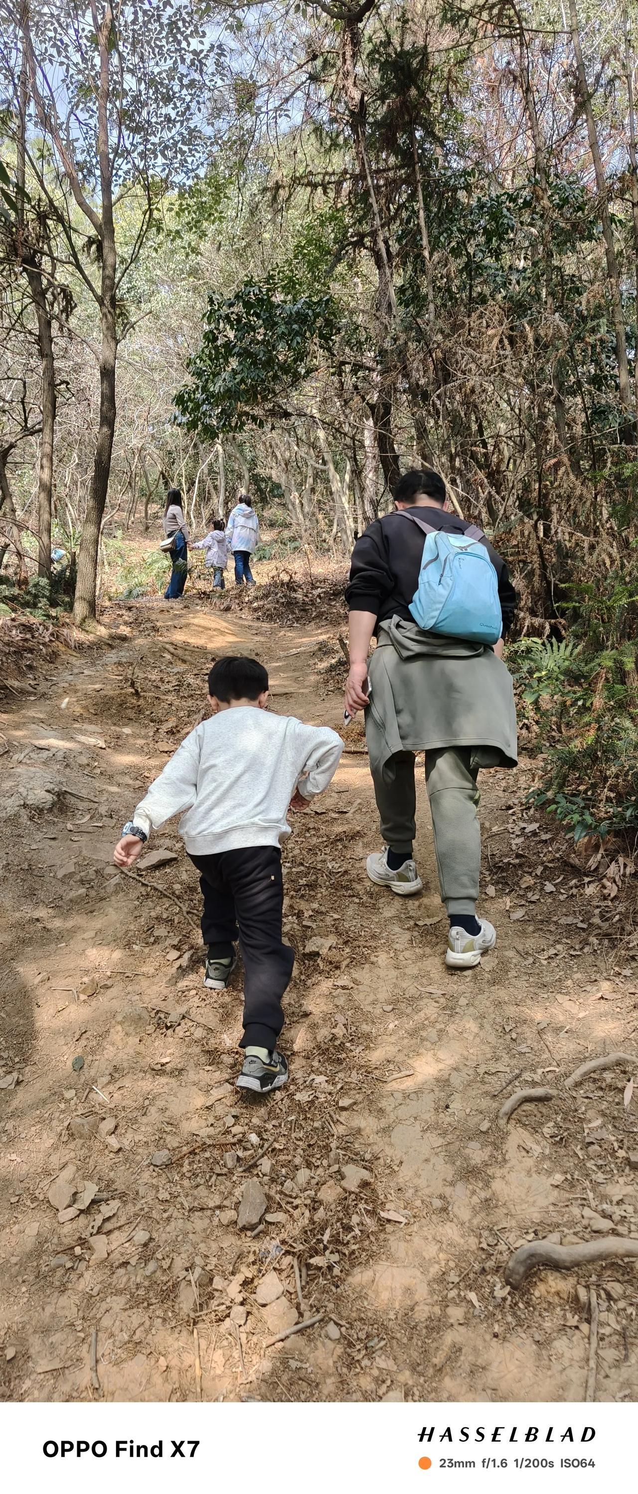 无锡惠山趣爬记每个周末，空闲时目标只有一个—就是爬无锡惠山。那山，在我心里