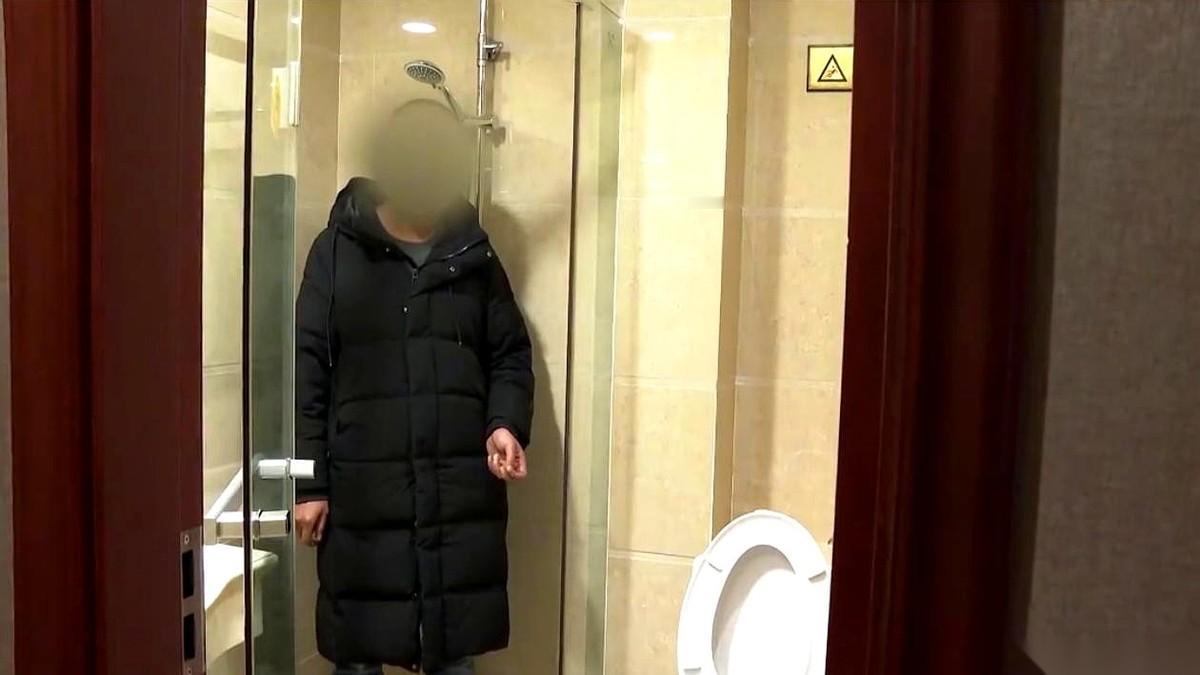 我跟你讲，这事儿最扎心的，都不是小兄弟被扎了，流血了，缝针了。最扎心的是酒店那