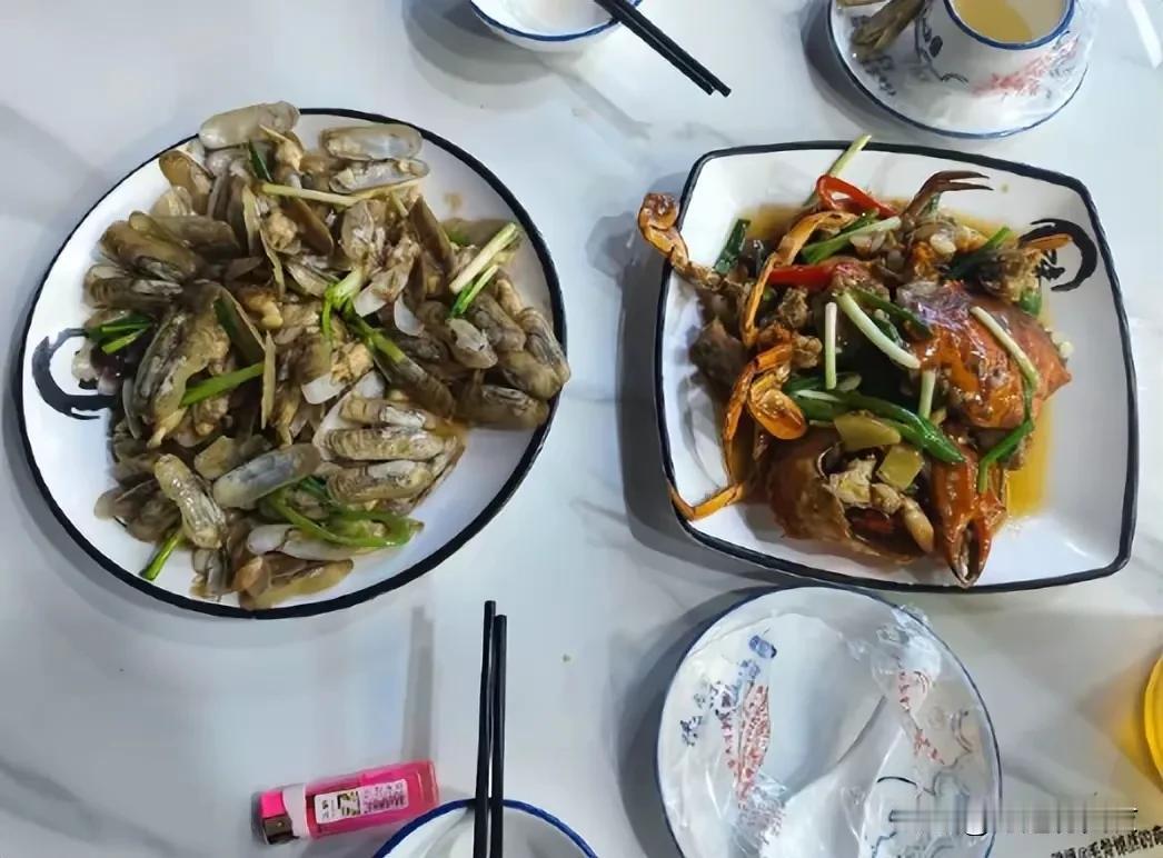 3. 杨先生称遇海鲜刺客老板回应：10月6日，网友爆料国庆在广东惠州一海边餐厅，