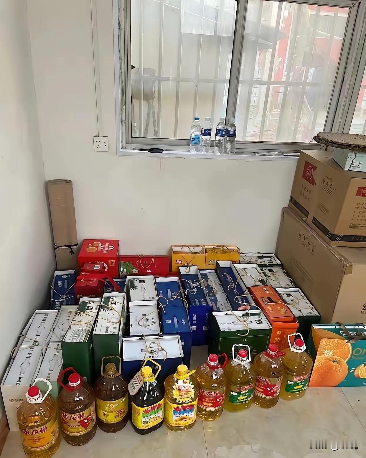 女儿生的多的好处，根本吃不完[墨镜]