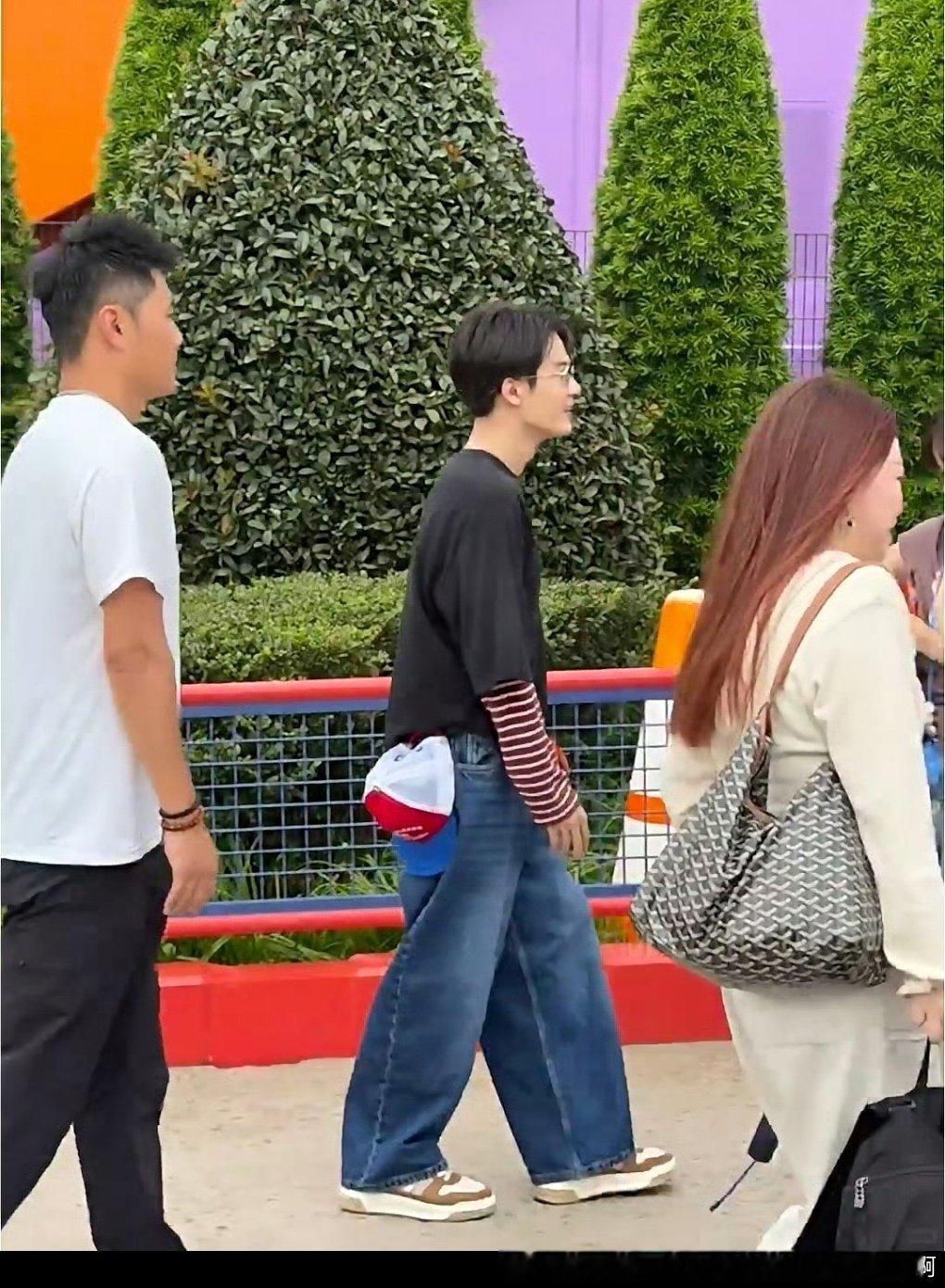 人群里的“小手办”[笑着哭]​​​