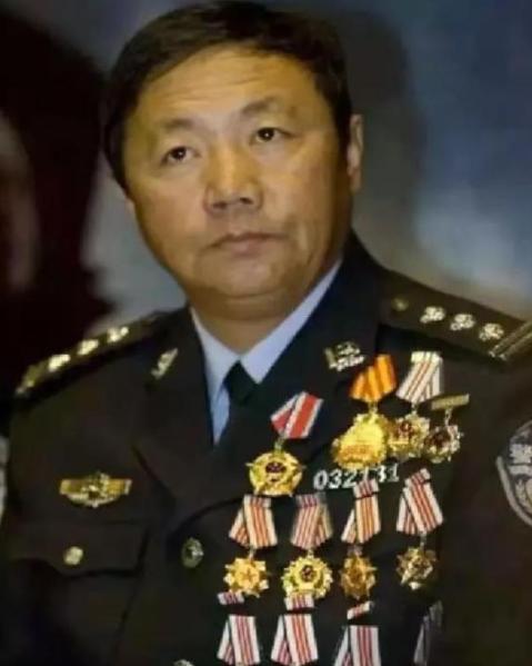 2003年，齐齐哈尔某酒店，突然发现11枚定时炸弹，排爆专家于尚清赶来，成功拆除