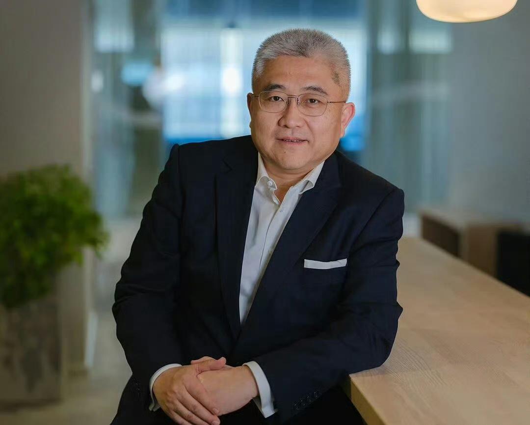 “硬要越野”这个梗，是当年奔驰中国区大名鼎鼎的CEO段建军说的。这句话出自2