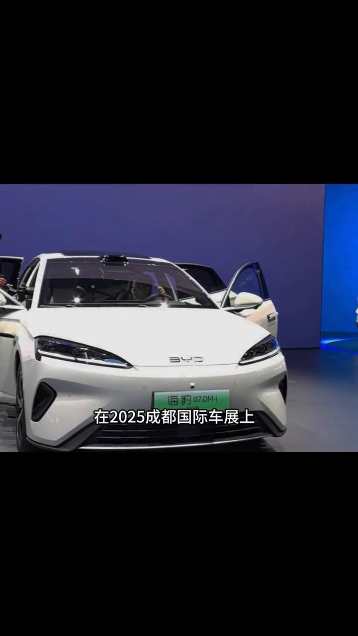在2025成都国际车展上，比亚迪再次以包馆的形式全方位展示全系列品牌、产品及最新