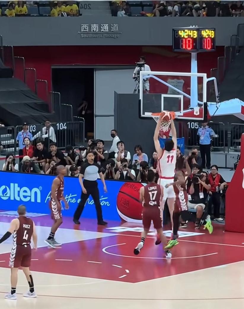 NBA板凳镀金VS西乙主力练级：杨瀚森和余嘉豪，到底谁才算真涨球？很