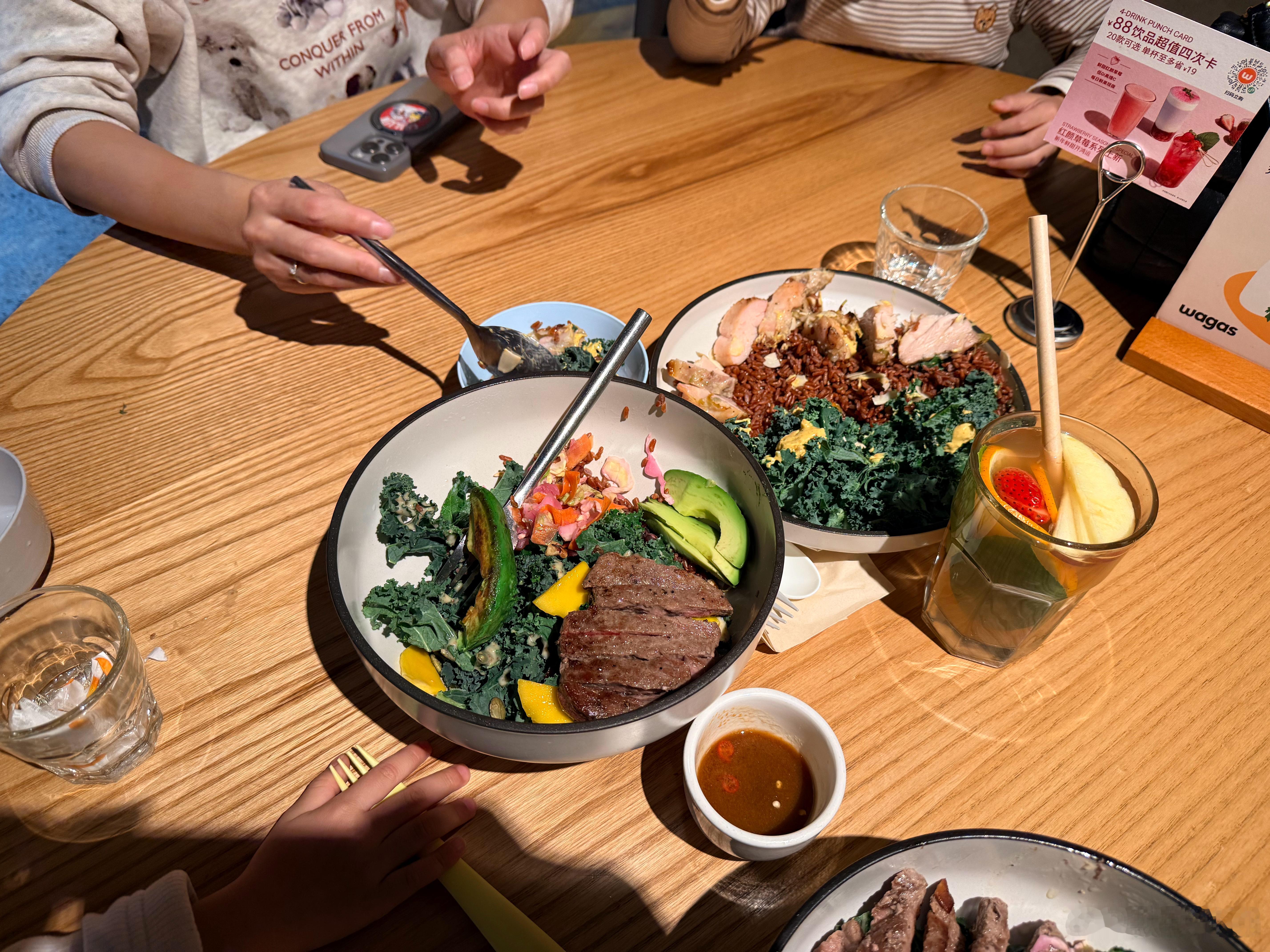 带米我老婆来吃顿漂亮饭，上海中产精致午餐，我记得不止一次吐槽这个了。中国蔬菜的天