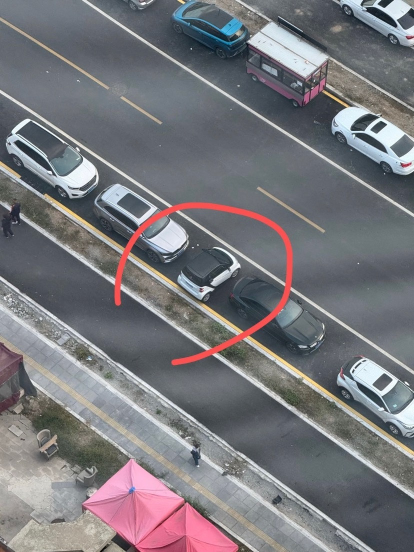 城市通勤人才懂此刻的含金量💼smart车主是不是从来没有找不到车位的烦恼真就像