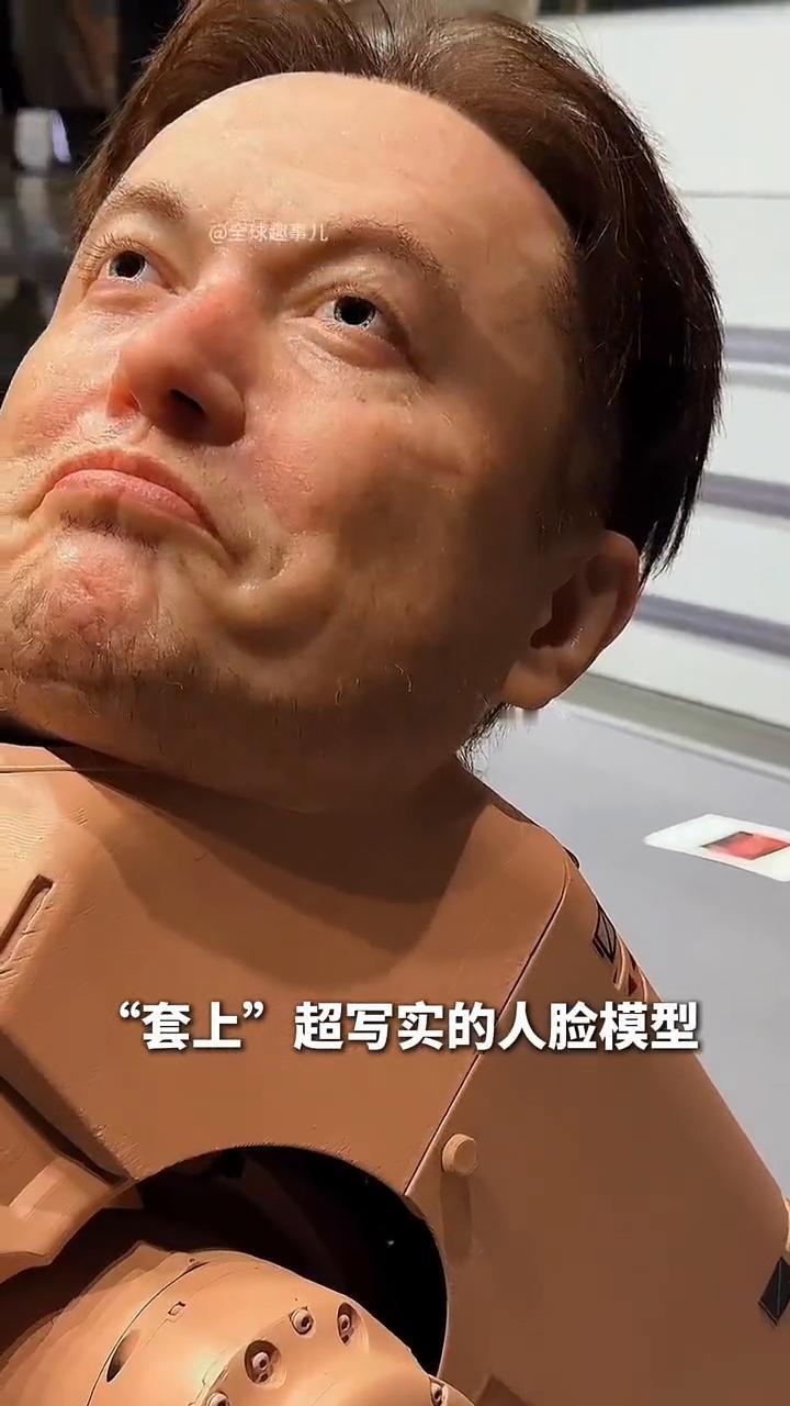 人脸机器狗。在刚刚落幕的迈阿密巴塞尔艺术展上，最"抢镜"的不是天价名画，而是一