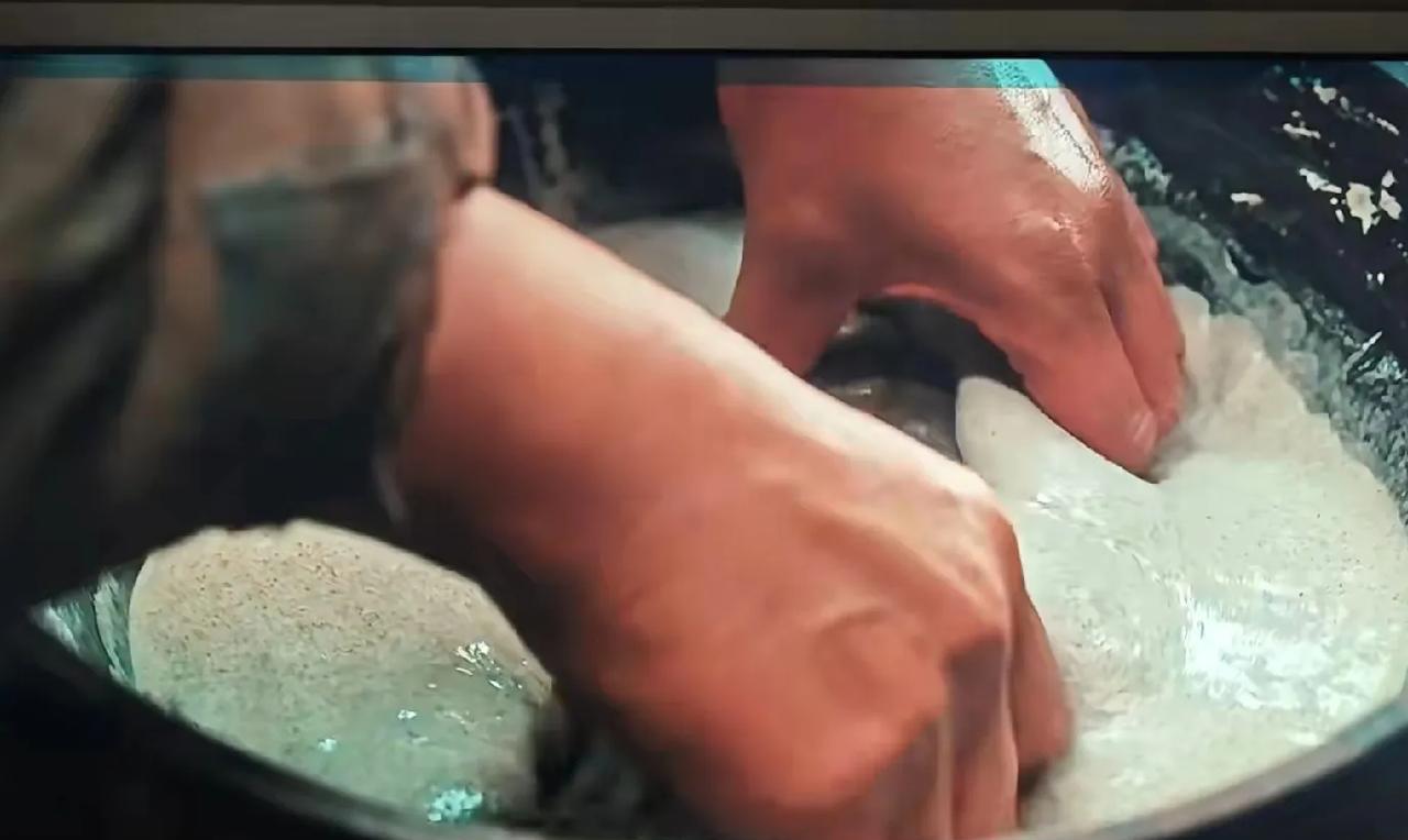 《生万物》里这段“借鱼”的说法，我真是头回见，看的时候满脑子问号——借鱼待客这操