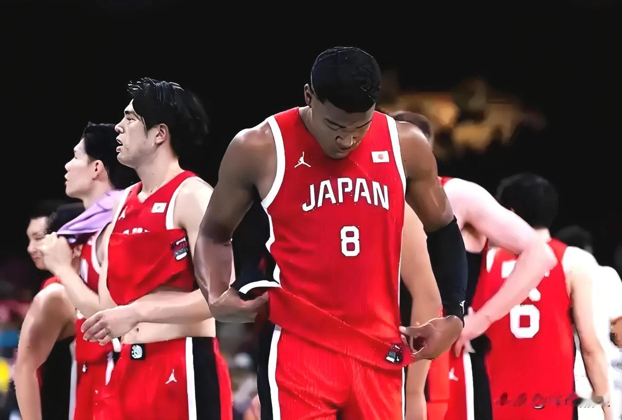 亚洲杯三大冷门！1.日本不敌伊朗日本男篮高居亚洲杯实力榜第二位，队中拥有4名