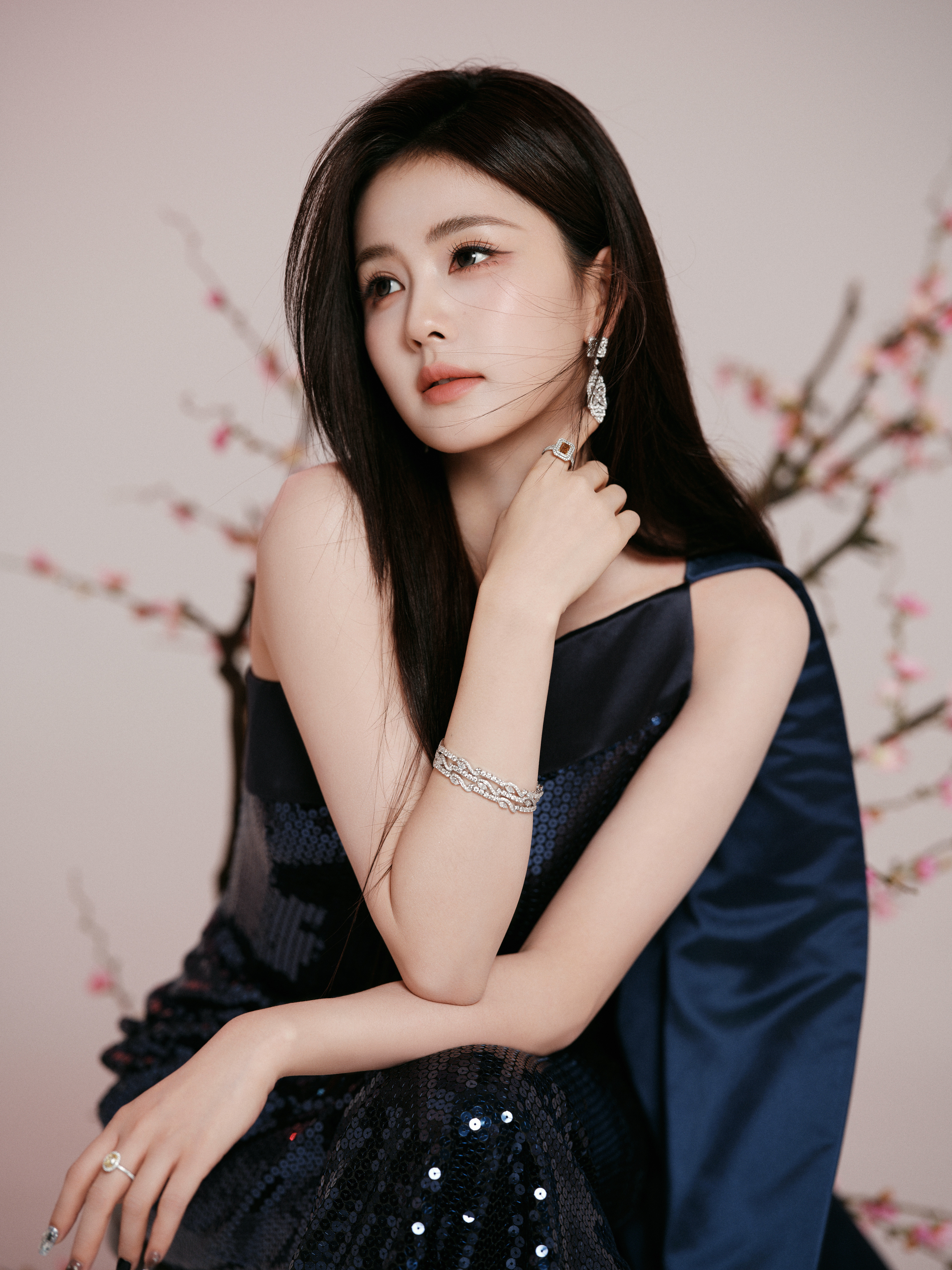 白鹿｜电视剧品质盛典白鹿亮相电视剧品质盛典，身着AlexisMabille