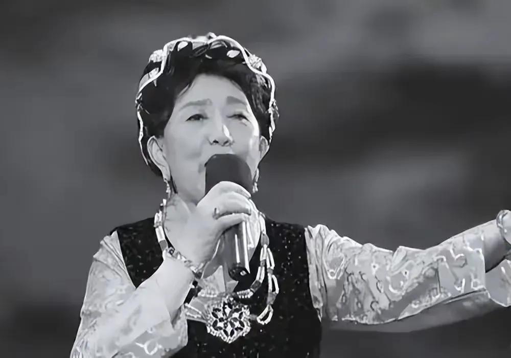 韩红，节哀！孤陋寡闻了，原来《北京的金山上》这首耳熟能详的歌，是韩红的母亲雍