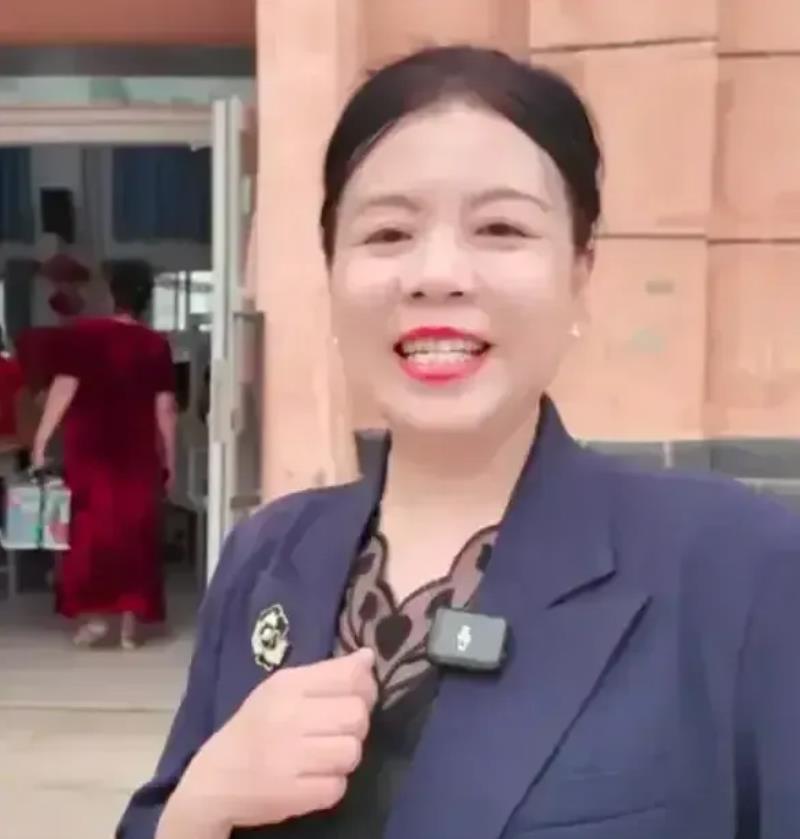柴桑大姐早上直播提醒大家，26号开会许多正义的网友都想去还有的帅出来了机票，大姐