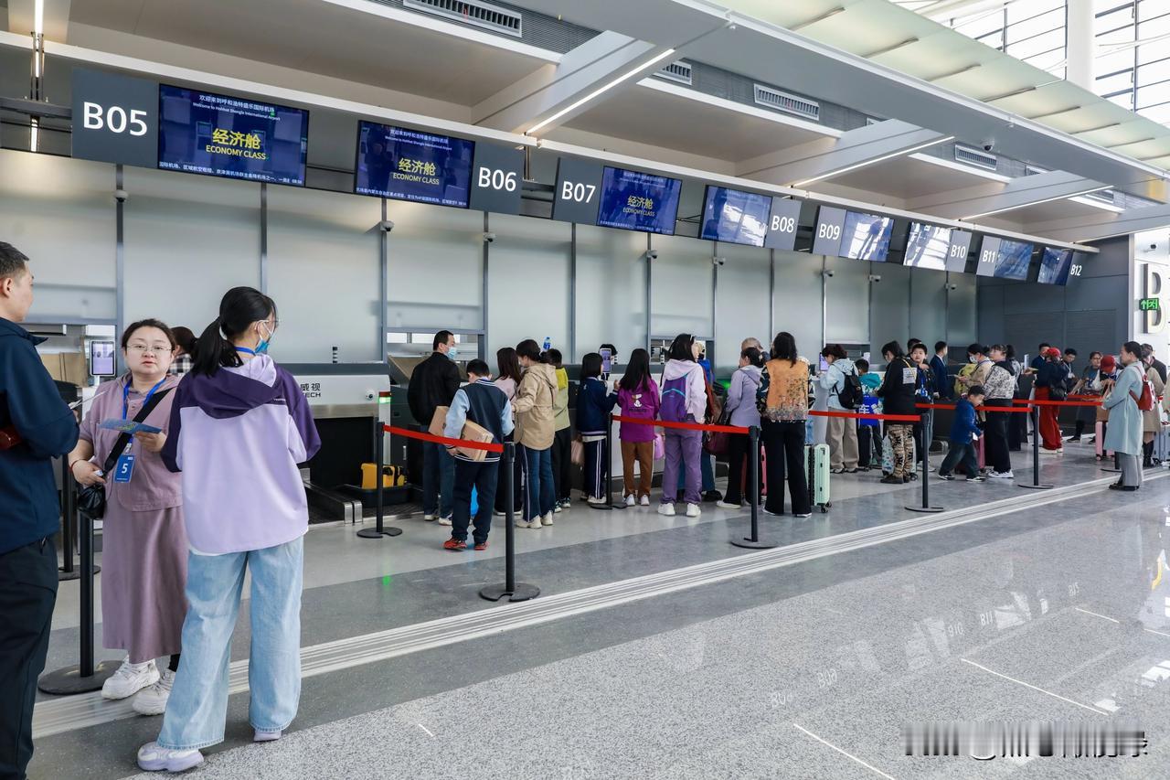 4月18日呼和浩特盛乐国际机场顺利完成投运前第一次综合演练全面检验其转场投运前设