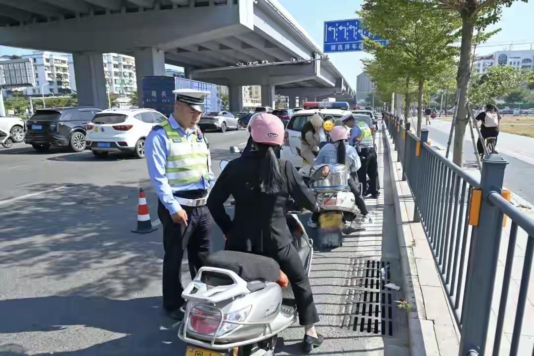 支持新国标的25码限速断电，这个太重要了。安全，安全，还是安全！在路上至少看