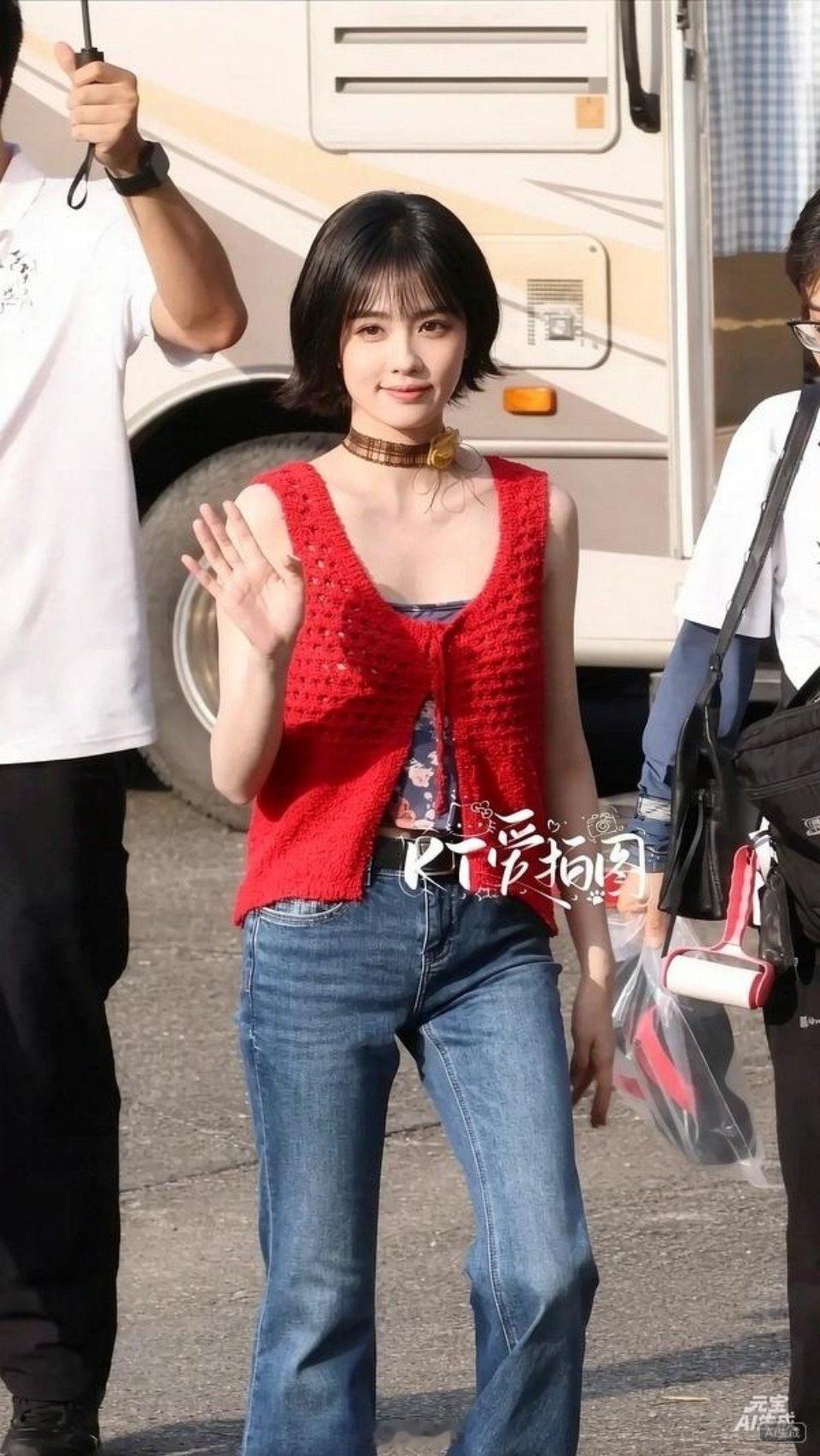给白鹿这个短发加点刘海，是不是就没那么土了？
