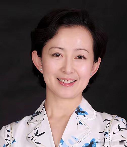 刘红梅教授今年刚刚61岁，退休没多久她退休金一个月能有9000-10000多，而