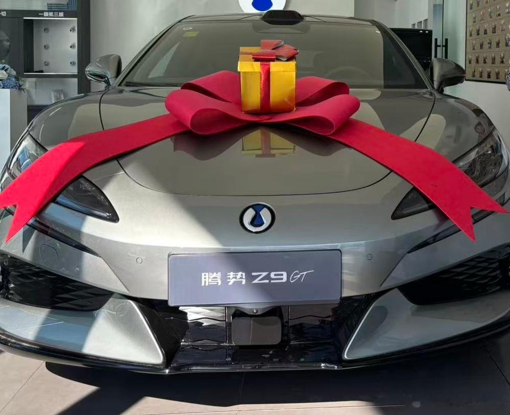 腾势z9gt的续航打折极其极其严重，号称880km续航，满电只能跑250公里，还是市内高速混合道路，