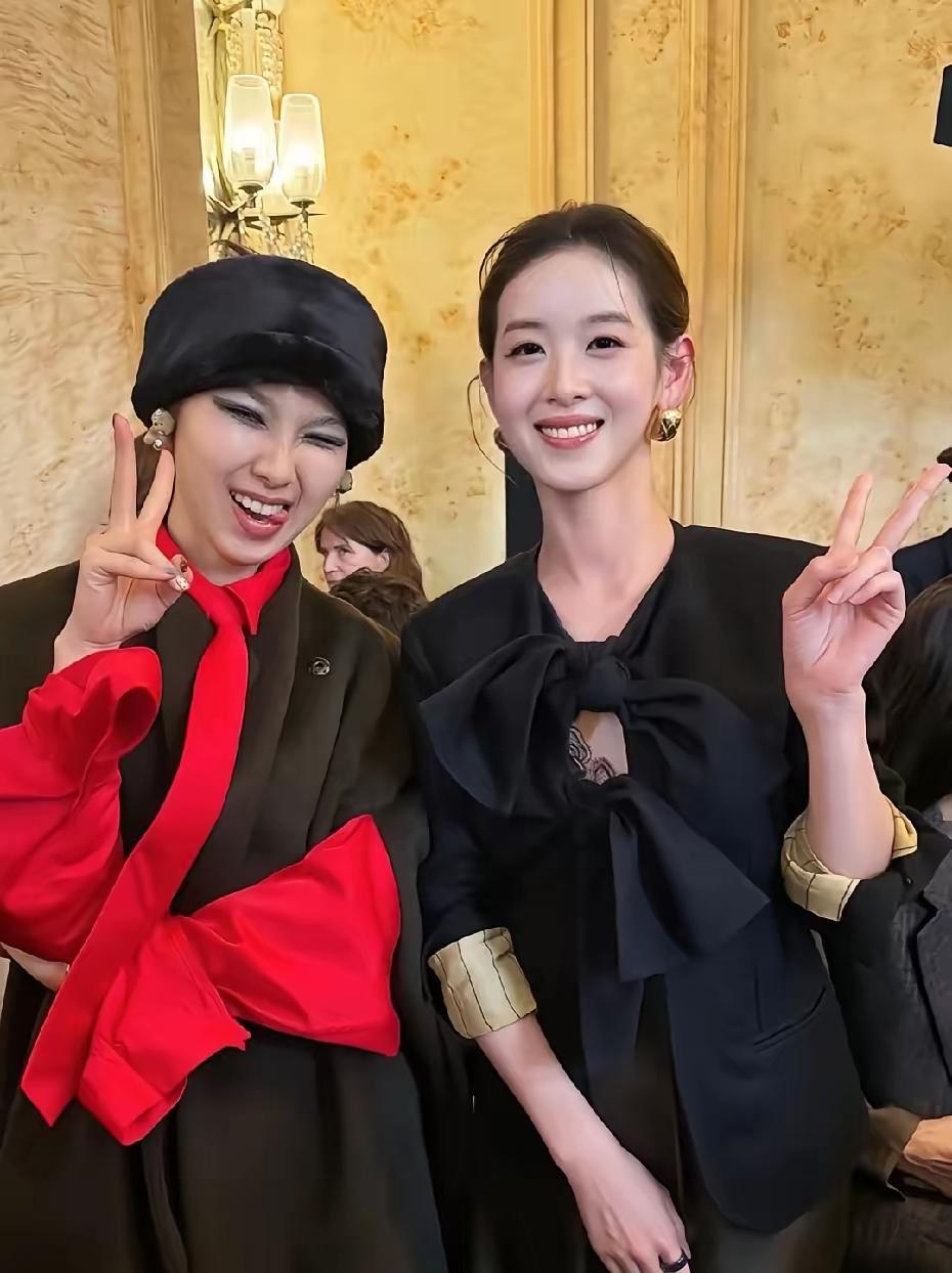 32岁章泽天把巴黎时装周头排，变成了自己的商务谈判桌！你别以为她只是来蹭秀凹造