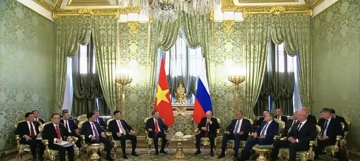 正在莫斯科访问的越南国家主席苏林9月9日对普京说：“越南一贯高度重视，并将发展同