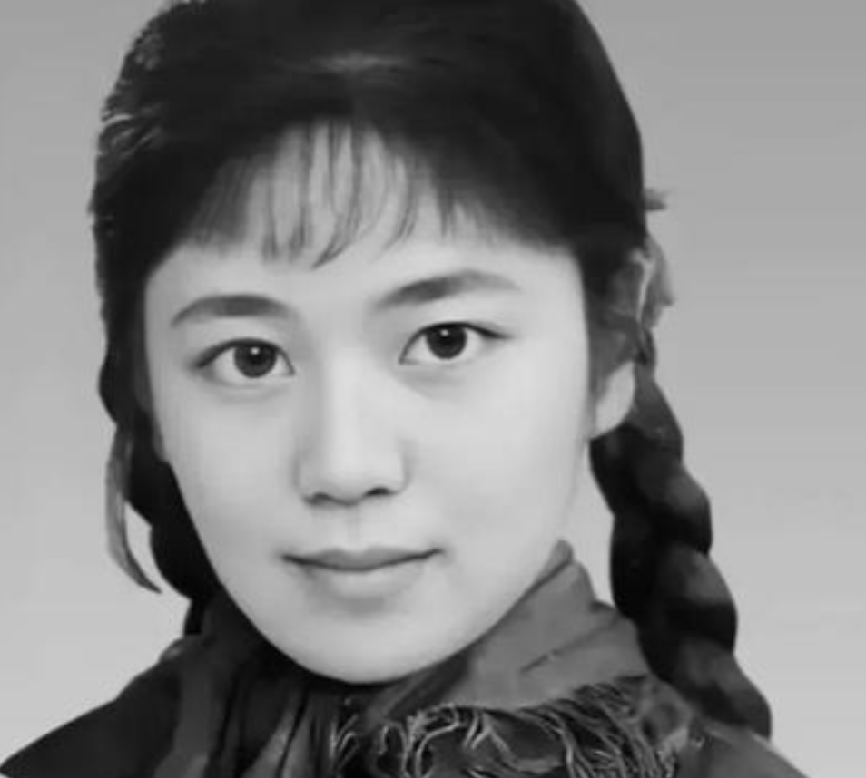 在那个风云变幻的70年代，一段跨越城乡的爱情故事悄然上演。<em>于文娟</em>，一个怀揣梦想的