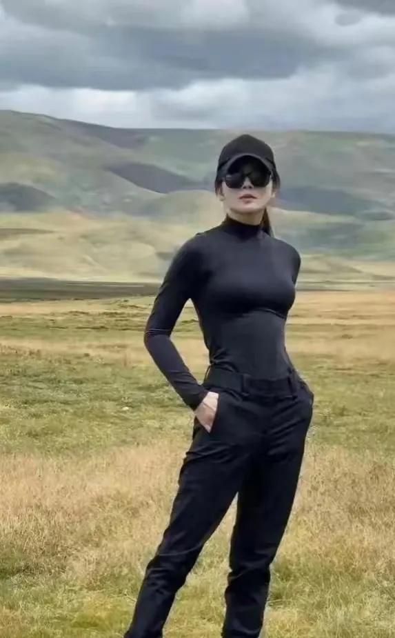 46岁刘涛洱海美出圈！瑜伽服造型惊艳，状态嫩回少女刘涛这状态也太绝了！46