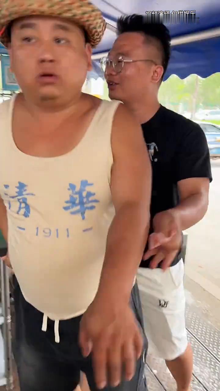 你别笑，大哥，脑瓜子是不是嗡嗡的？这老妞我真的服了。