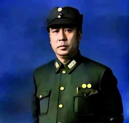 1950年的香港深夜，海边的一幕，至今读来仍让人眼眶发热！一个本该在课堂上学习的