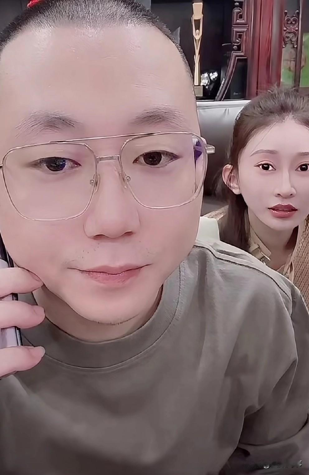 王小源纯为装x摆排面，掏空家底买车接T佑。王小源讲述在yy