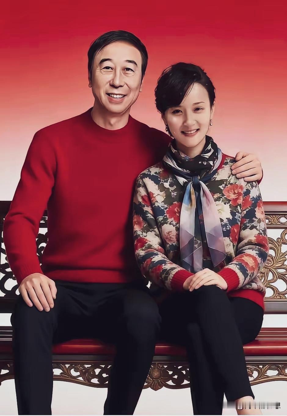 不管冯巩丑不丑，她老婆长的并不差，不亚于明星。看得出来冯巩也挺知足…冯巩故事