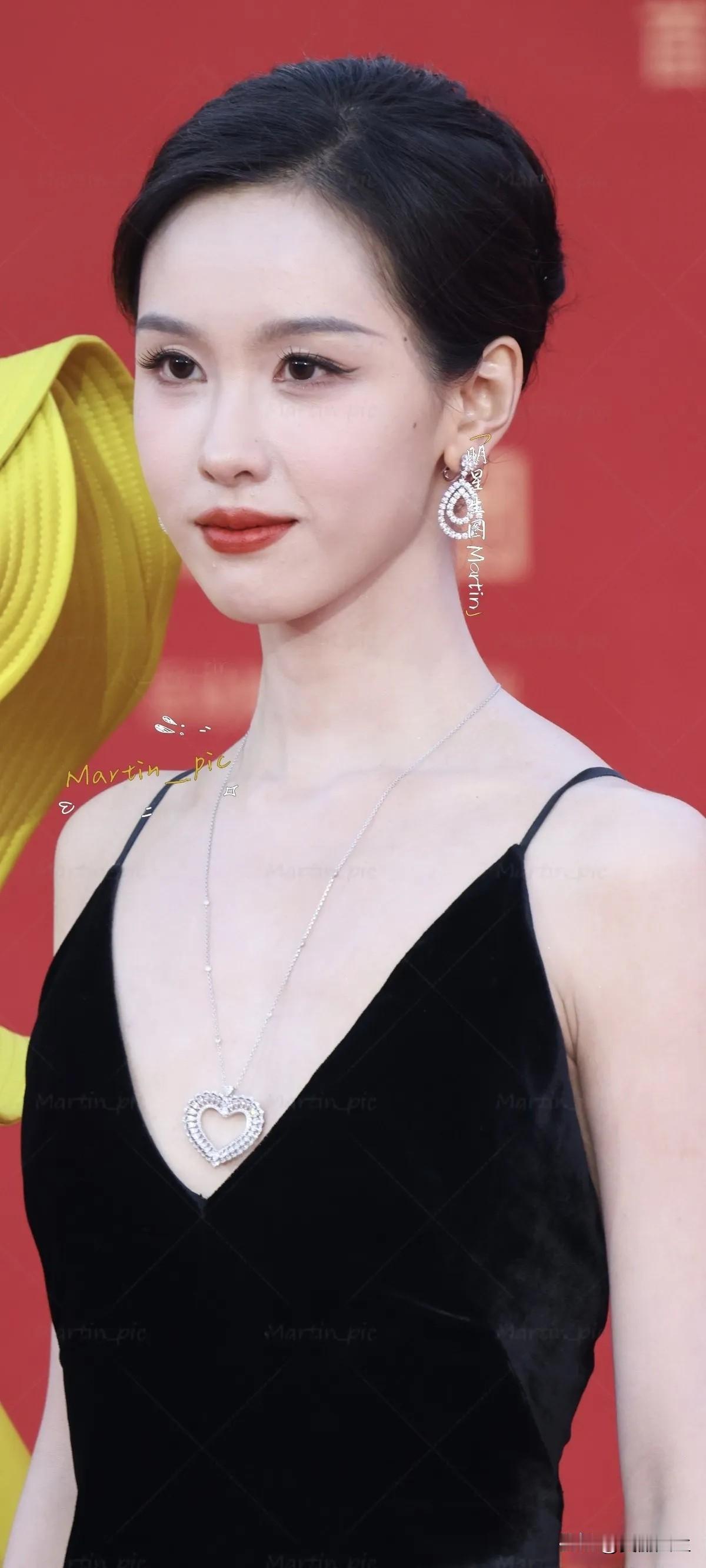 安然心境，臻善心情，期初冬的美好，蕴新季的希望，等万物惊艳。陈都灵