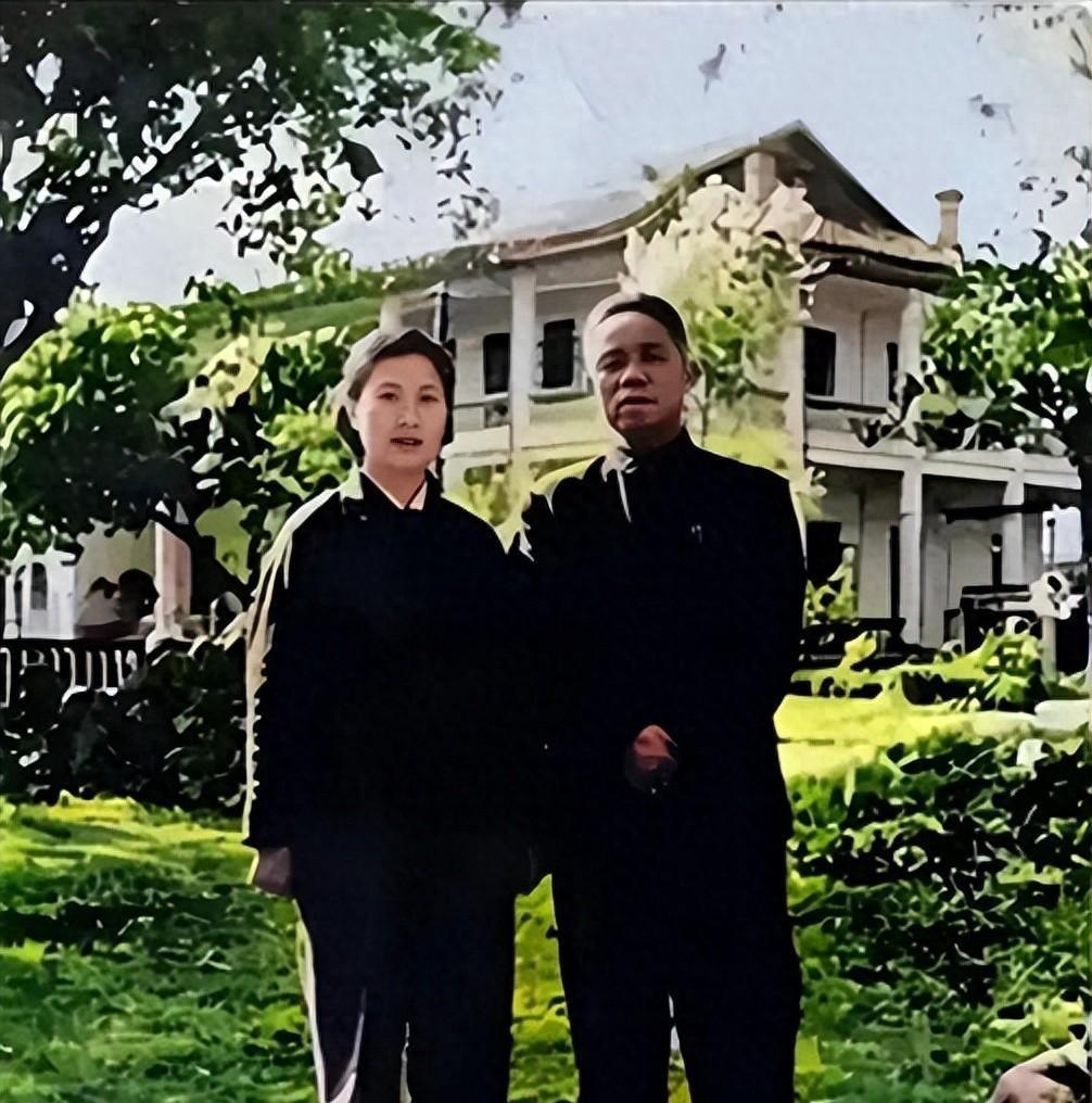 韩先楚的妻子长得有多漂亮？1970年珍贵合影曝光，五十岁依然白皙有气质1950
